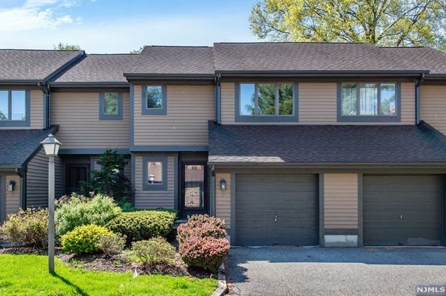 231 Grant Ave, Pompton Lakes NJ 07442-1100 exterior