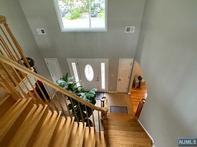 429 Holly Ave, Paramus NJ  07652-5716 exterior