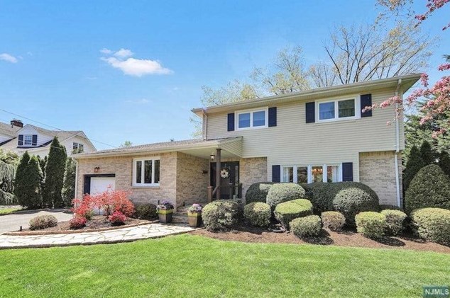 109 Edwards Rd, Clifton, NJ 07013