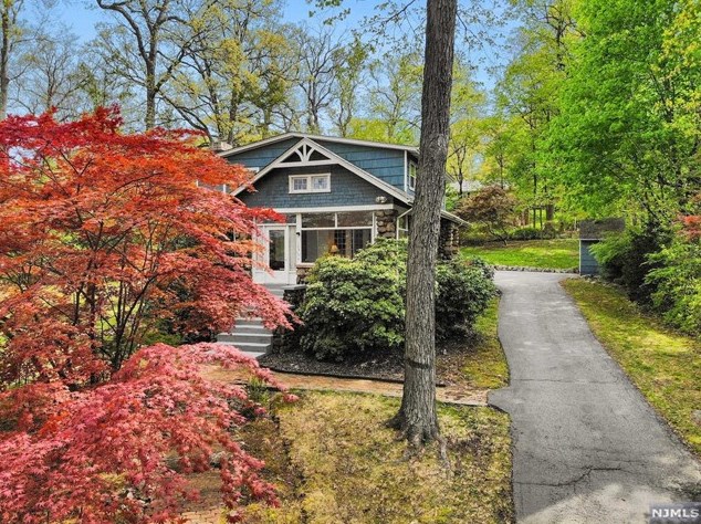 103 Malcolm Rd, Mahwah, NJ 07430