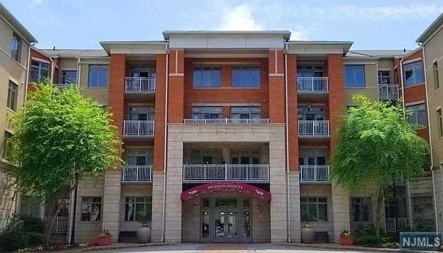 7400 River Rd #411, North Bergen, NJ 07047