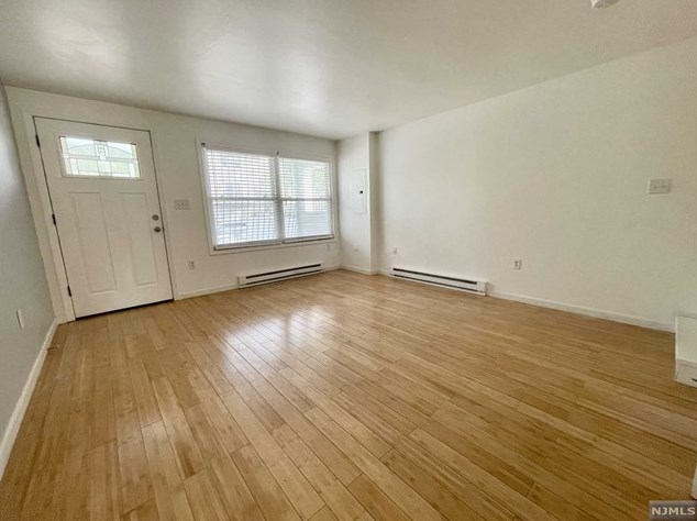 810 N 13th St, Newark, NJ 07107