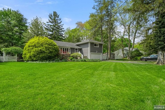 532 Lafayette Rd, Harrington Park, NJ 07640