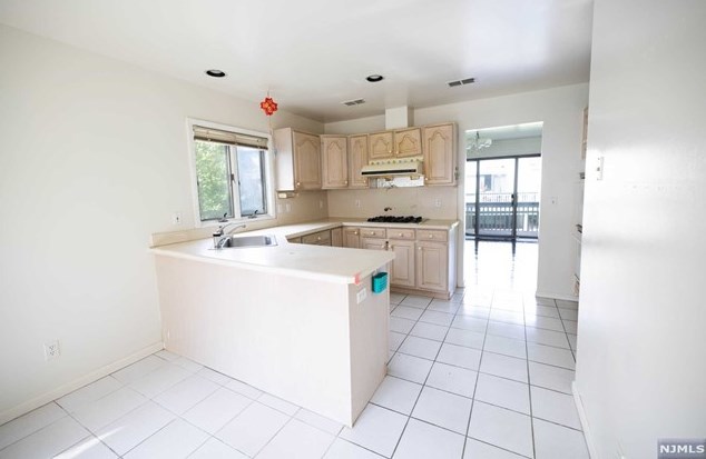 609 Fir Ct, Norwood, NJ 07648