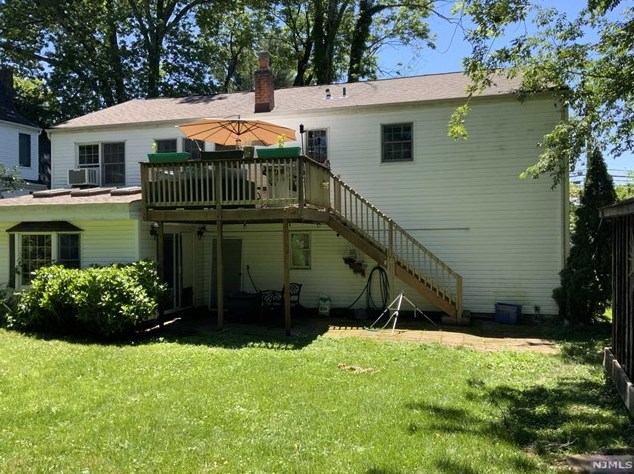 61 E Prospect St, Waldwick, NJ 07463