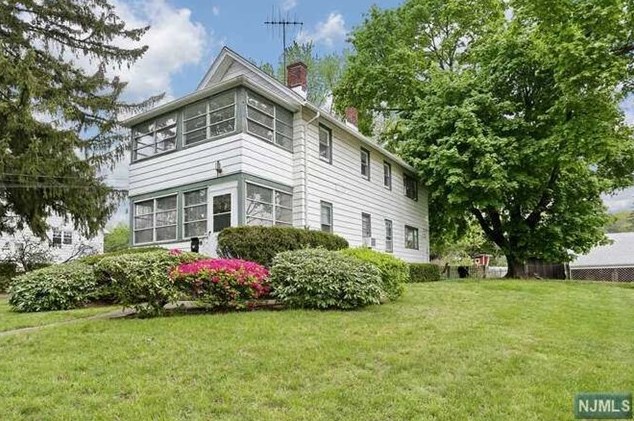 202 Erie Ave, Midland Pk, NJ 07432-1693