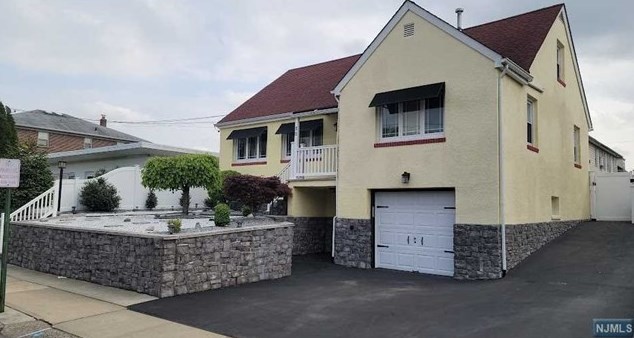 55 Albert St #1, North Arlington, NJ 07031