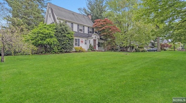 29 N Irving St, Ridgewood, NJ 07450