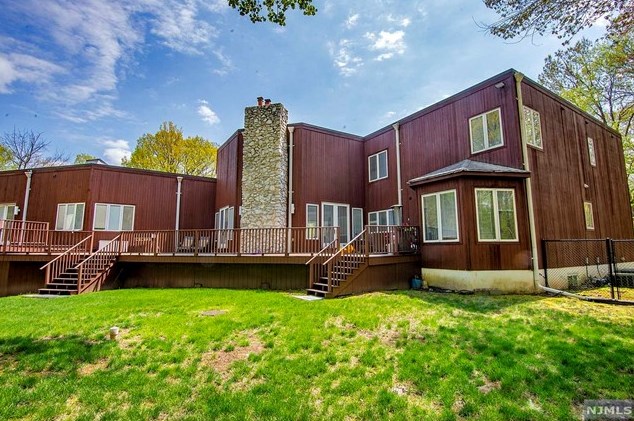 54 Saw Mill Rd, Kinnelon, NJ 07405