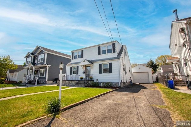 583 Spruce Ave, Saddle Brook, NJ 07663