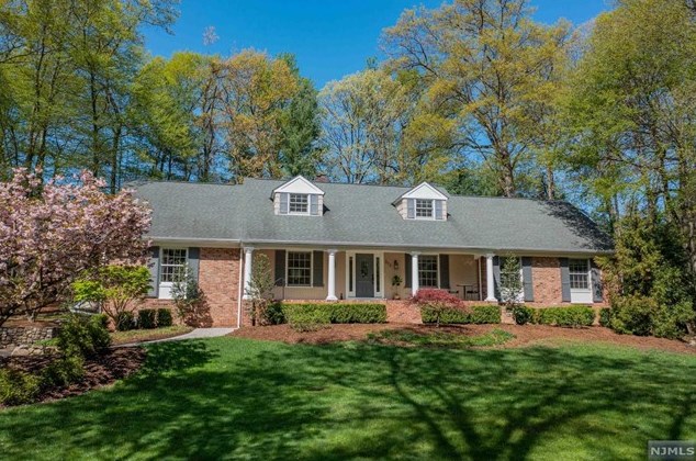 272 Gregory Rd, Franklin Lakes, NJ 07417