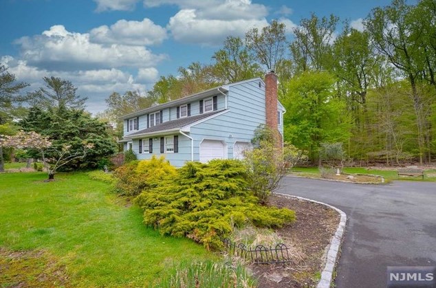 82 Higgins Pl, Harrington Park, NJ 07640
