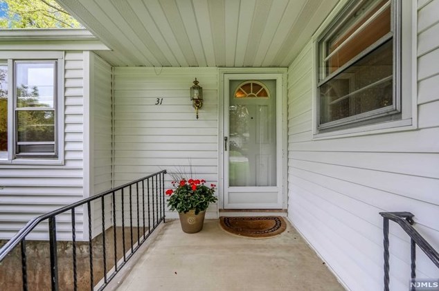 31 Woodland Dr, Westwood, NJ 07677-7842
