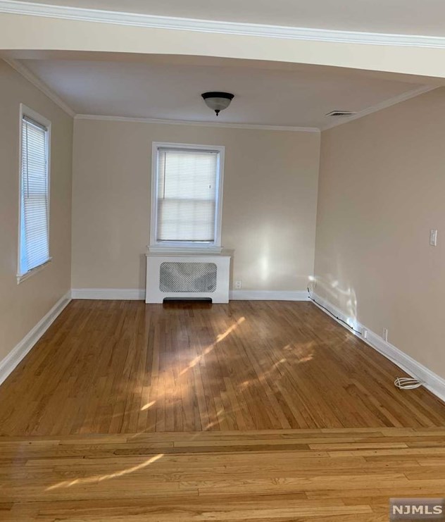 4 Oak St, Cresskill, NJ 07626