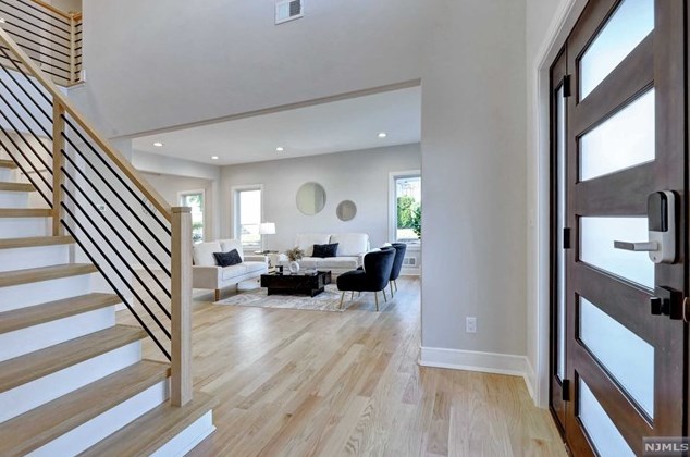 76 Passaic Ave, Rutherford NJ 07070-2059 exterior