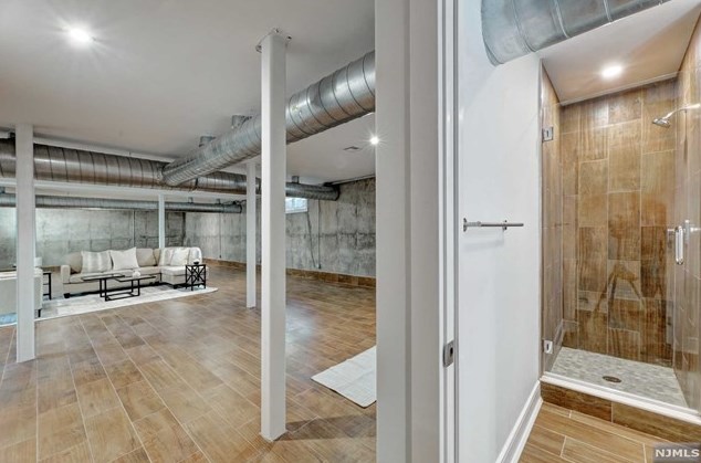 76 Passaic Ave, Rutherford NJ 07070-2059 exterior