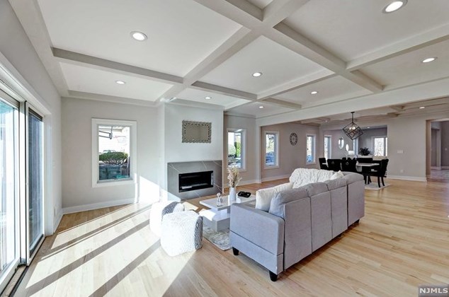 76 Passaic Ave, Rutherford NJ 07070-2059 exterior