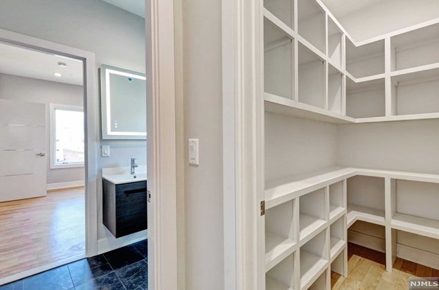 76 Passaic Ave, Rutherford NJ 07070-2059 exterior