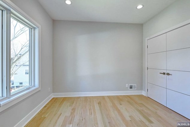 76 Passaic Ave, Rutherford NJ 07070-2059 exterior