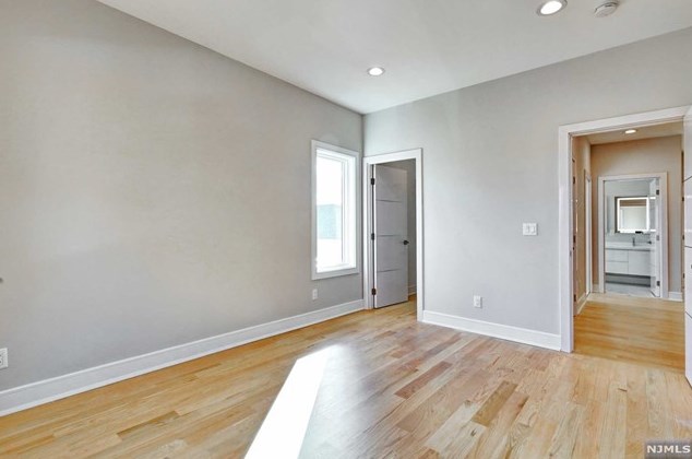 76 Passaic Ave, Rutherford NJ 07070-2059 exterior