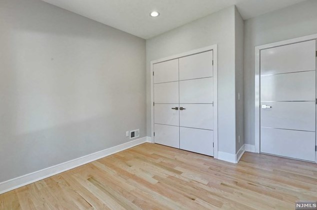 76 Passaic Ave, Rutherford NJ 07070-2059 exterior