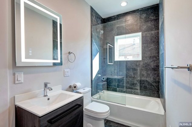 76 Passaic Ave, Rutherford NJ 07070-2059 exterior