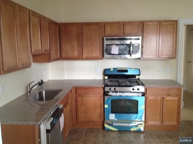77 Chestnut St # 1, Rutherford, NJ