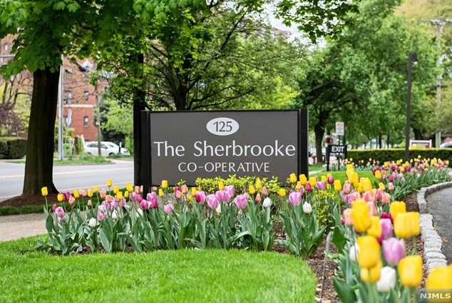 125 Prospect Ave, Hackensack NJ  07601-2233 exterior