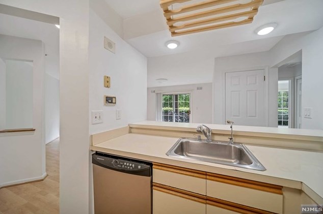 1449 Teresa Dr, West Fort Lee NJ 07024-2161 exterior