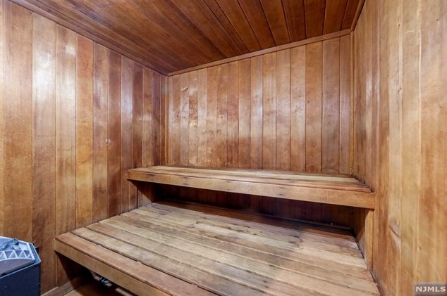 1449 Teresa Dr, West Fort Lee NJ 07024-2161 exterior