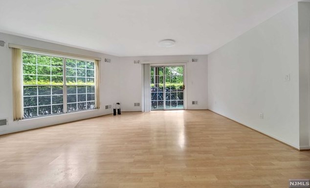 1449 Teresa Dr, West Fort Lee NJ 07024-2161 exterior