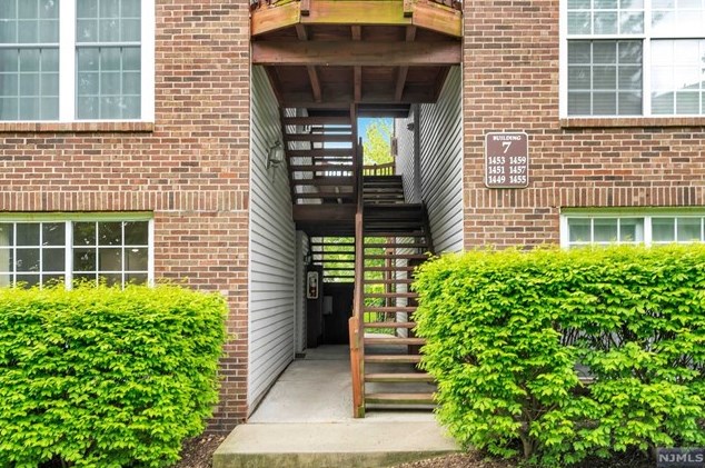 1449 Teresa Dr, West Fort Lee NJ 07024-2161 exterior