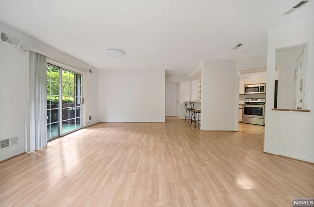 1449 Teresa Dr, West Fort Lee NJ 07024-2161 exterior