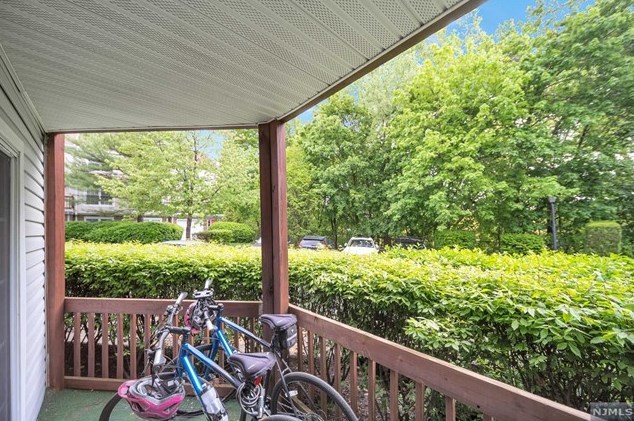 1449 Teresa Dr, West Fort Lee NJ 07024-2161 exterior