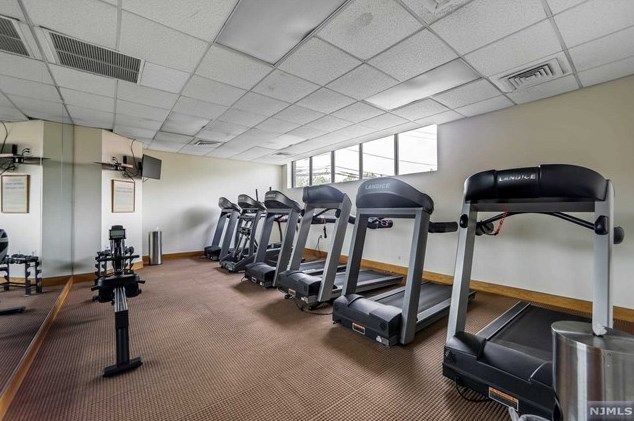 1449 Teresa Dr, West Fort Lee NJ 07024-2161 exterior