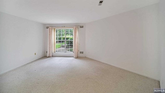 1449 Teresa Dr, West Fort Lee NJ 07024-2161 exterior