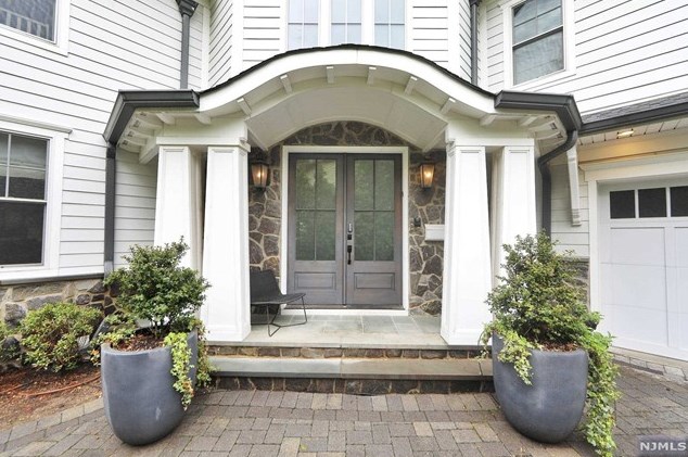 166 Winthrop Pl, Englewood, NJ 07631-3054