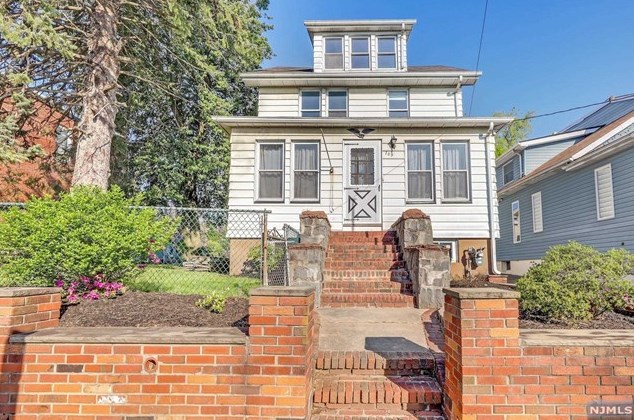 709 6th St, Lyndhurst, NJ 07071