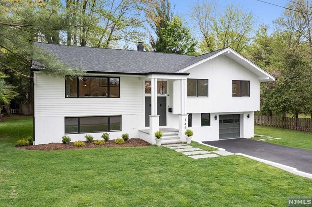 145 Mezzine Dr, Cresskill, NJ 07626