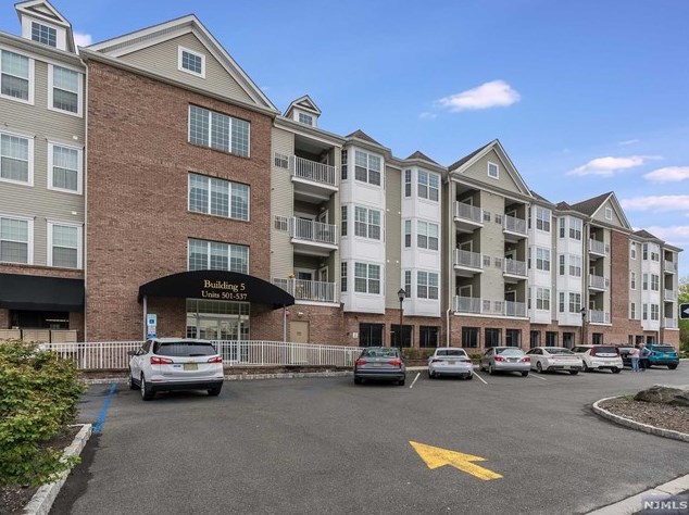 504 Bushes Ln, Elmwood Park, NJ 07407