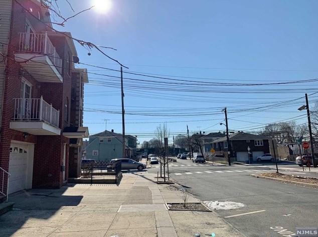 30 Emerson Ave #(2f), Jersey City, NJ 07306