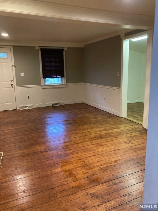 351 Cornell St, Wyckoff, NJ 07481