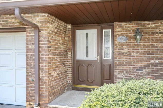8 Staal Ln, Lodi, NJ 07644