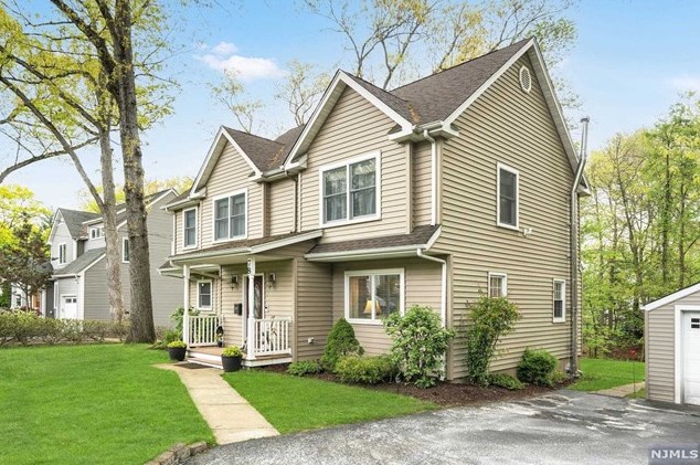 78 Oak Ave, Park Ridge NJ 07656-1311 exterior