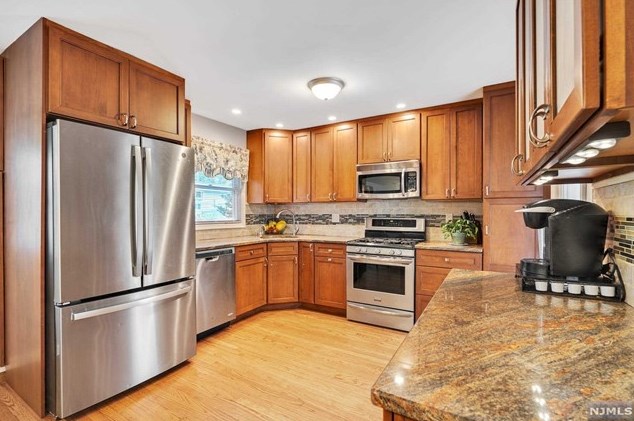 78 Oak Ave, Park Ridge NJ 07656-1311 exterior