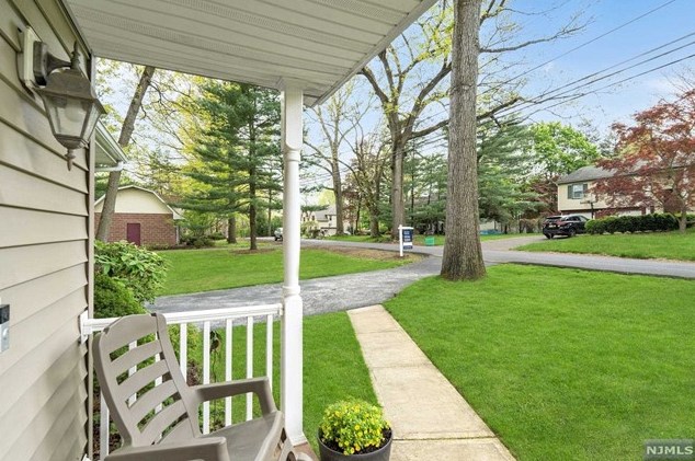 78 Oak Ave, Park Ridge NJ 07656-1311 exterior