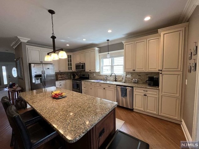 154 Kipp Ave, Hasbrouck Heights, NJ 07604