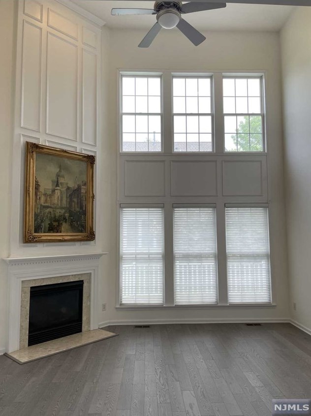 87 Twinberry Ct, Paramus, NJ 07652