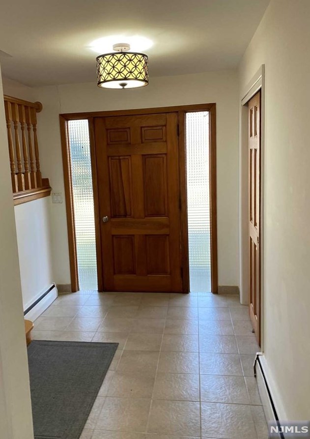 19 Dearborn Dr, Westwood NJ  07675-7337 exterior