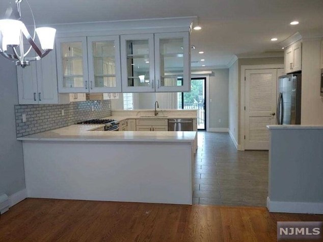 250 Grand Ave #2fl, Palisades Park, NJ 07650